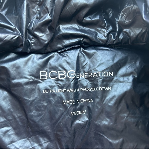 BCBG ULTRA LIGHT WEIGHT PACKABLE DOWN VEST - Picture 5 of 7